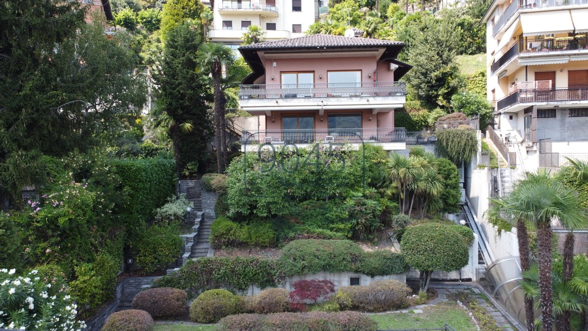 Villa mit Blick auf den Comer See