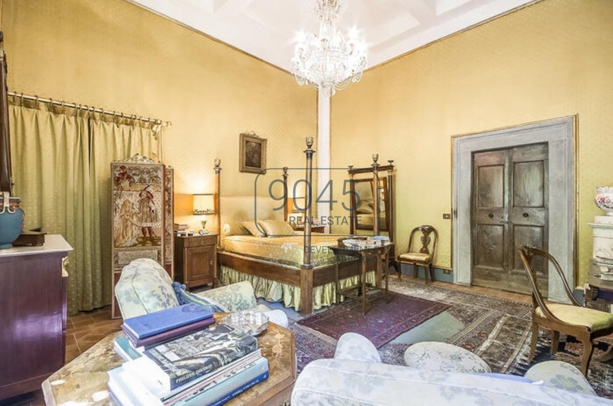 Historische Villa aus dem 17. Jahrhundert mit Olivenhain in Lucca - Toskana