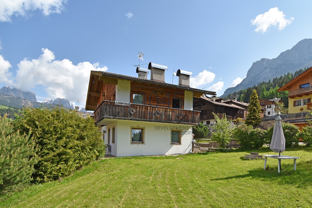 Wohnhaus mit zwei separaten Wohnungen und Garten in Soraga im Val di Fassa - Trentino / Südtirol