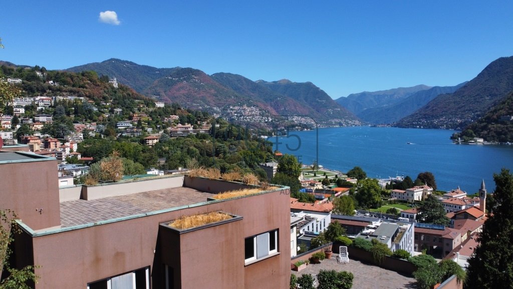 Penthouse mit Terrasse und Blick auf den Comer See