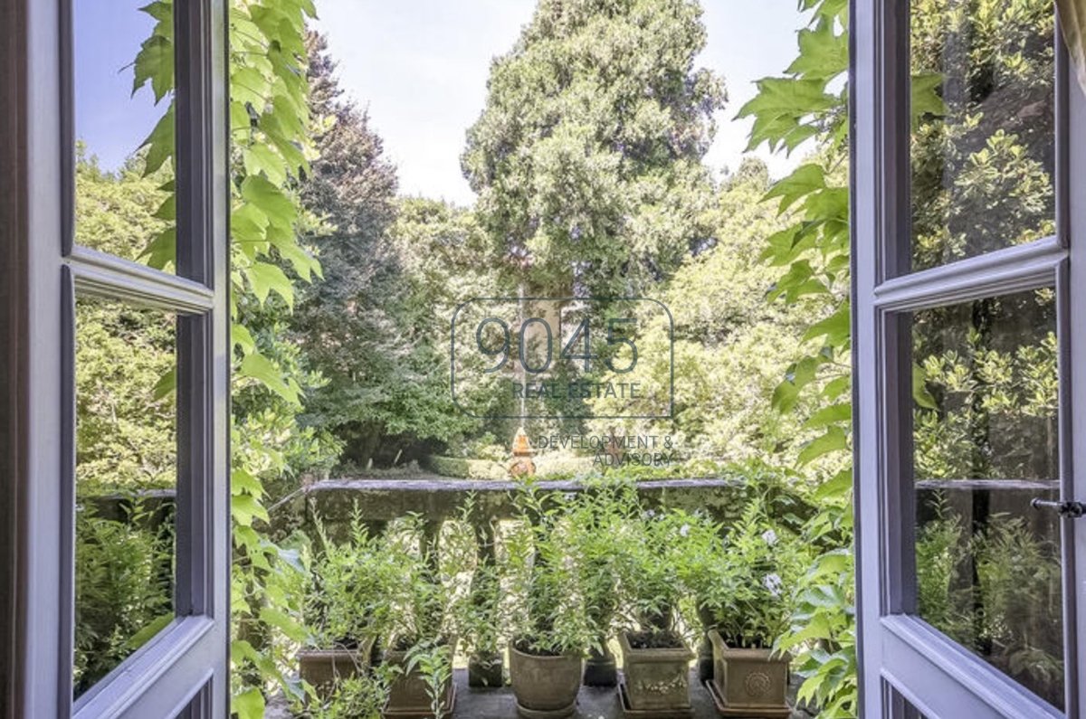 Historische Villa aus dem 17. Jahrhundert mit Olivenhain in Lucca - Toskana