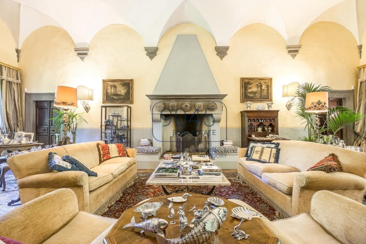 Historische Villa aus dem 17. Jahrhundert mit Olivenhain in Lucca - Toskana