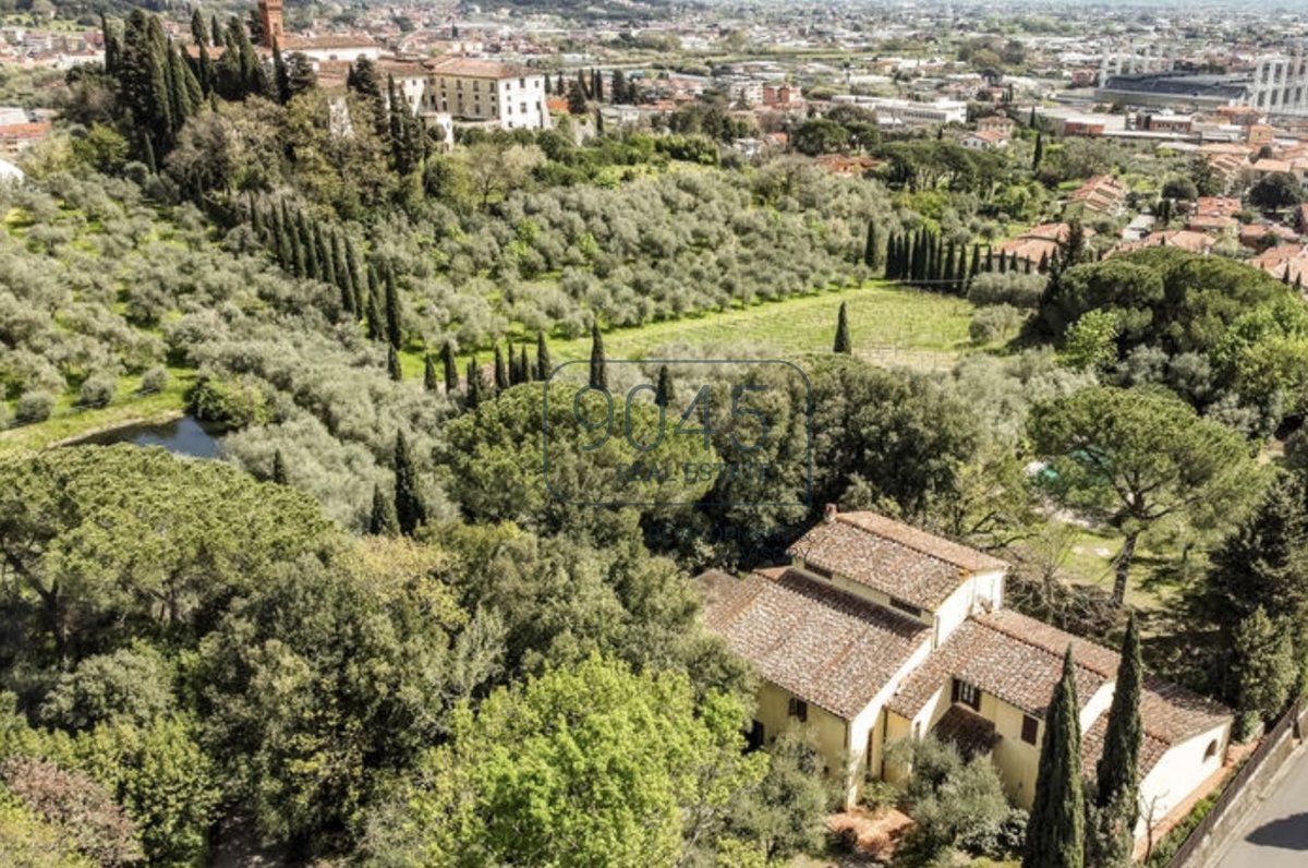 Elegante Villa mit Pool, Weinberg und Olivenhain in Pescia - Toskana