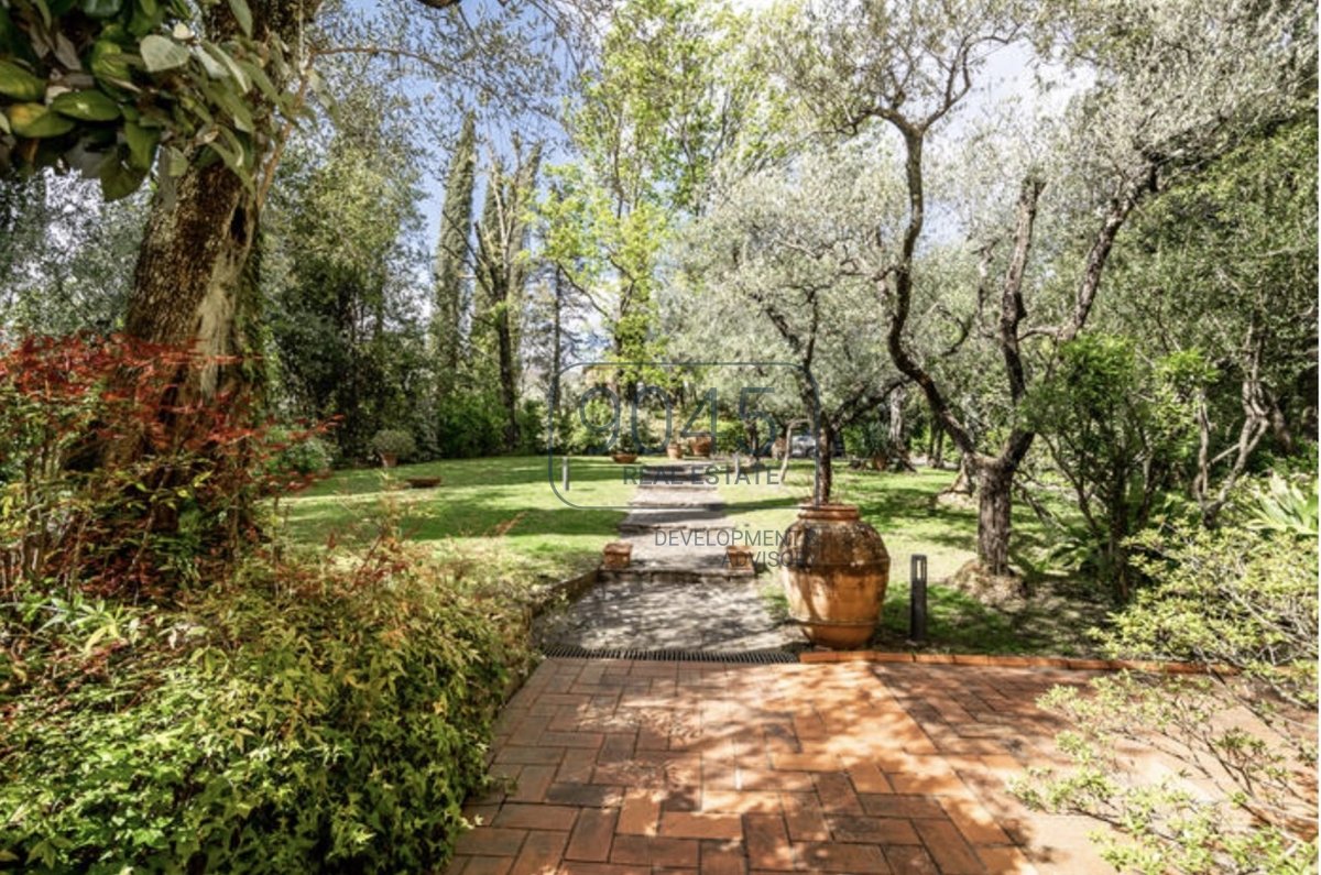 Elegante Villa mit Pool, Weinberg und Olivenhain in Pescia - Toskana