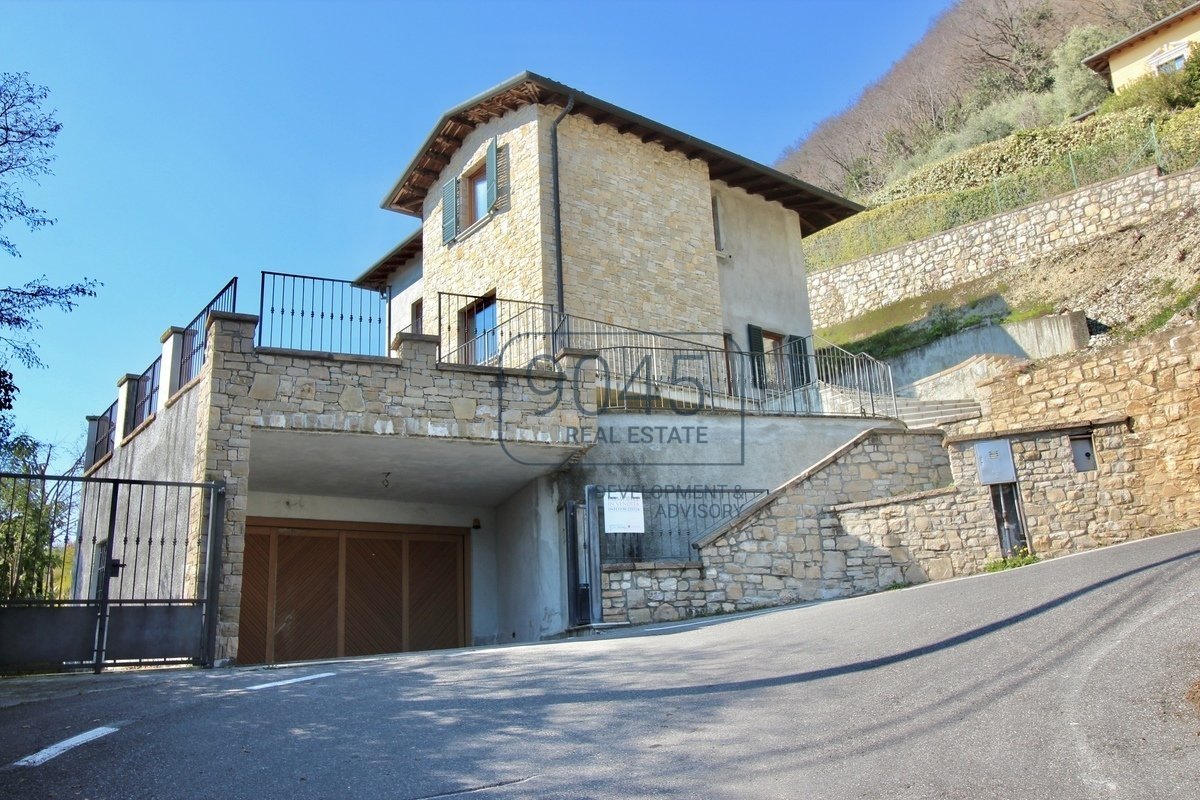 Villa mit Seeblick und eigenem Pool - Lago d"Iseo