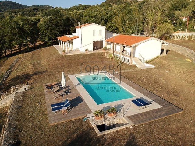 Freistehende Villa mit Pool und Meerblick in San Giovanni a Piro - Kampanien