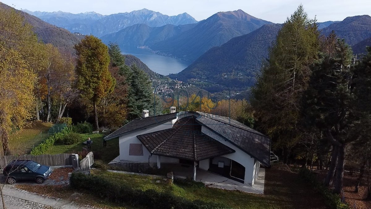 Villa mit Blick auf den Comer See in Casasco d'Intelvi - Lombardei