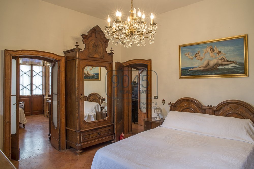 Historische Villa mit kleinem Weingut in erhabener Lage in Coccaglio - Lago d'Iseo