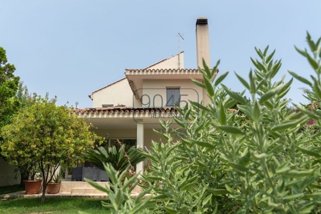 Renovierte freistehende Villa am Golf von Cagliari in Quartu Sant'Elena