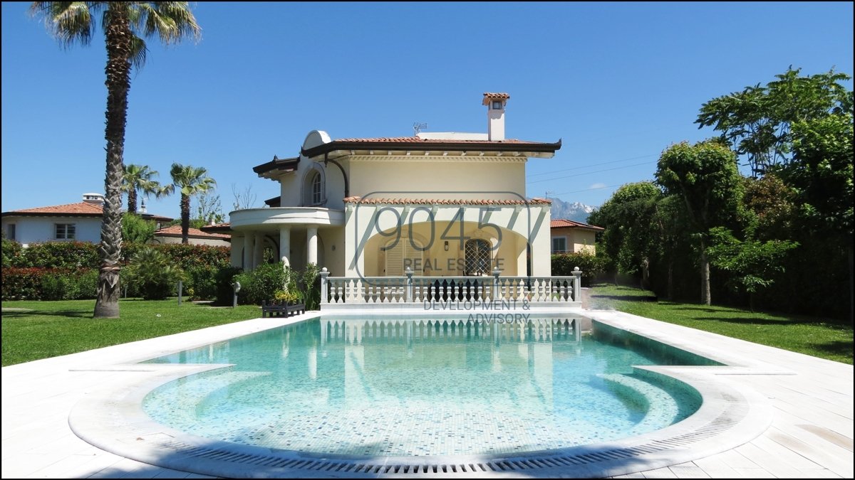 Villa mit Garten und Pool in Forte dei Marmi - Toskana