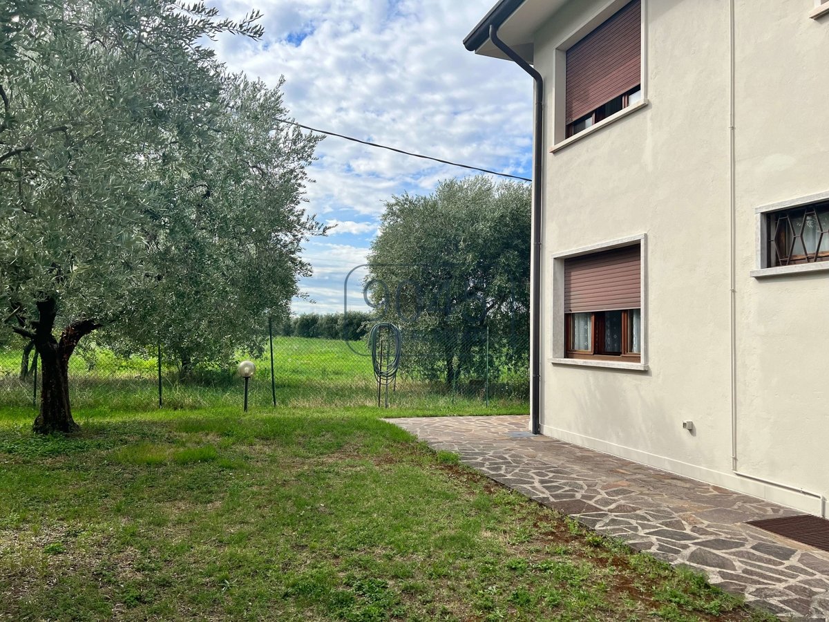 Villa mit Entwicklungspotenzial in Lazise - Gardasee