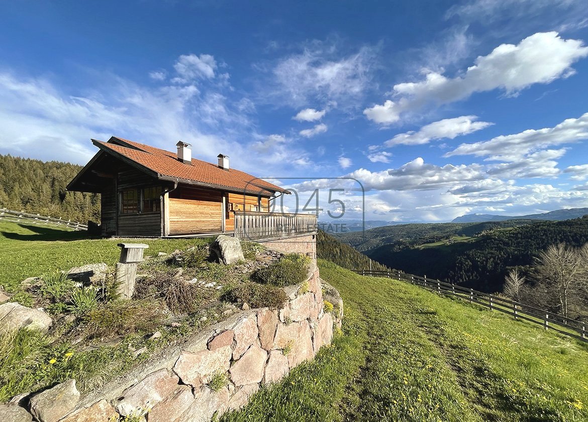 Geschlossener Hof mit Panoramablick in Jenesien - Südtirol