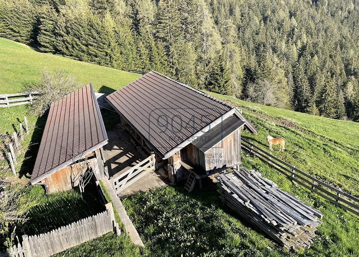 Geschlossener Hof mit Panoramablick in Jenesien - Südtirol