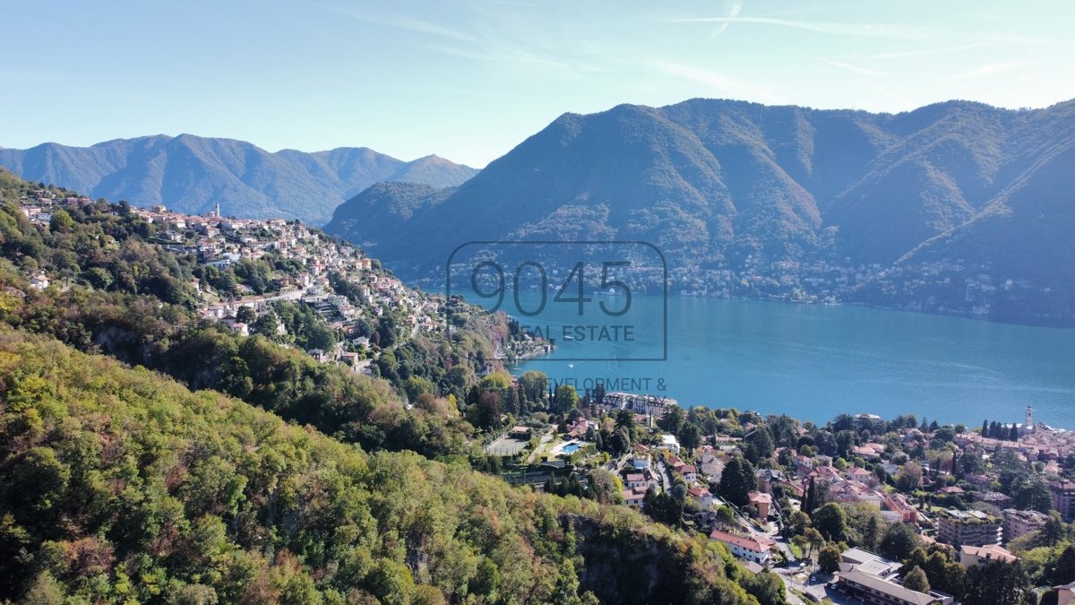 Moderne Steinvilla mit Blick auf den Comer See in Cernobbio - Lombardei