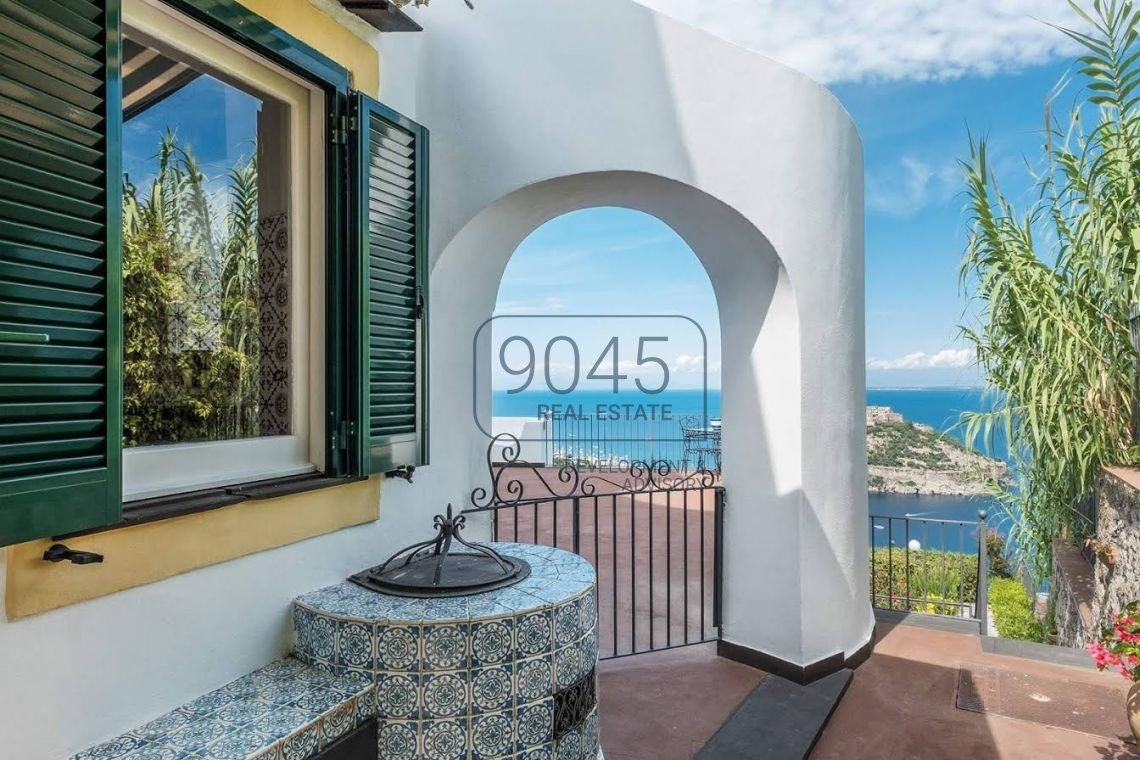 Einzigartige Villa mit Panoramablick in Ischia im Golf von Neapel