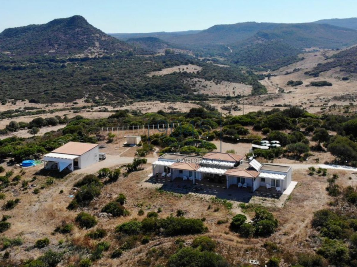 Villa mit Dependance und mit Meerblick in Alghero - Sardinien