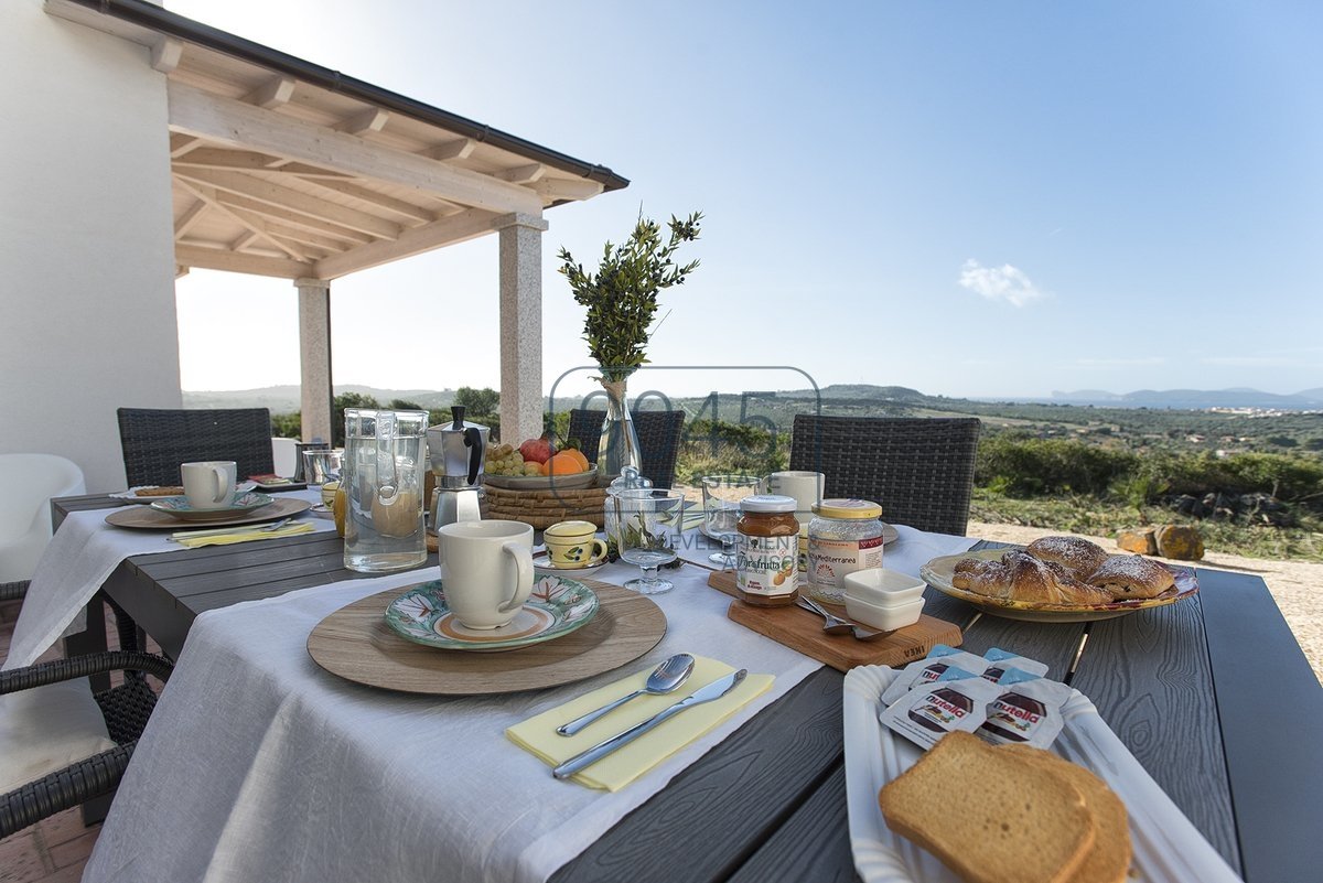 Villa mit Dependance und mit Meerblick in Alghero - Sardinien