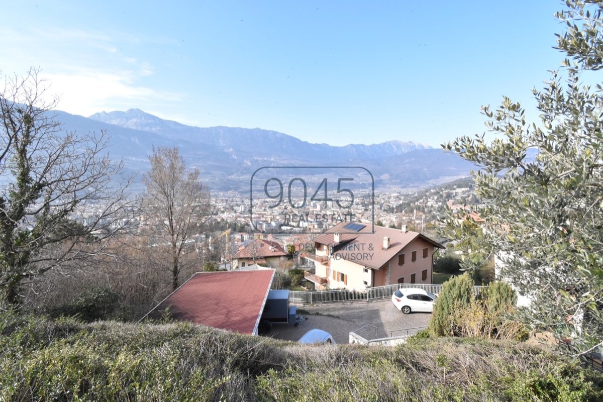 Villa mit Panoramablick und Pool oberhalb von Rovereto - Südtirol / Trentino