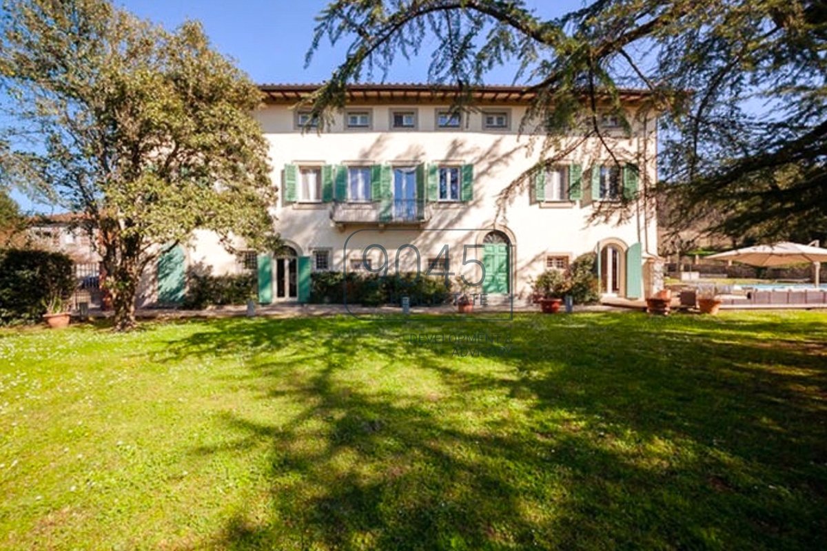 Prestigeträchtige historische Villa mit Nebengebäude und Pool bei Lucca - Toskana