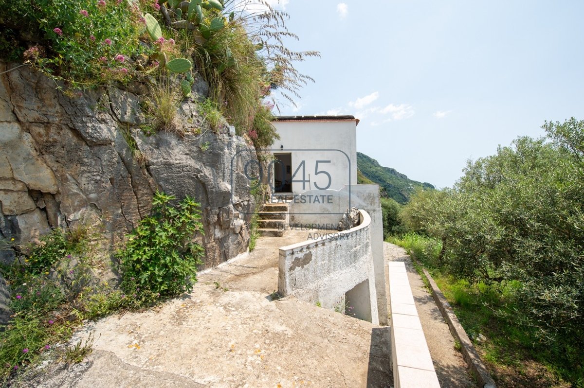 Kleinod mit historischer Bedeutung und mit Panoramablick an der Amalfiküste in Praiano - Kampanien