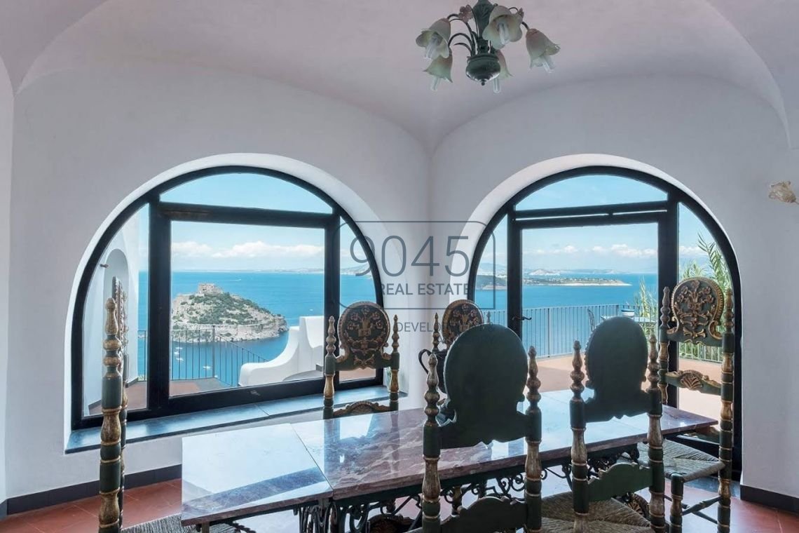 Einzigartige Villa mit Panoramablick in Ischia im Golf von Neapel