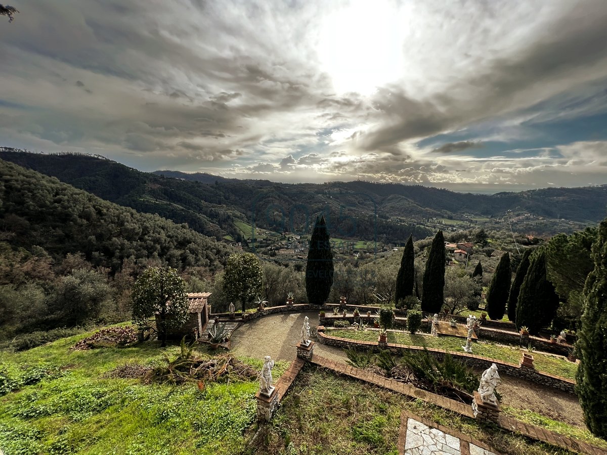 "Il Paradiso": einzigartiges Anwesen in Alleinlage mit Meerblick und Pool in Camaiore - Toskana