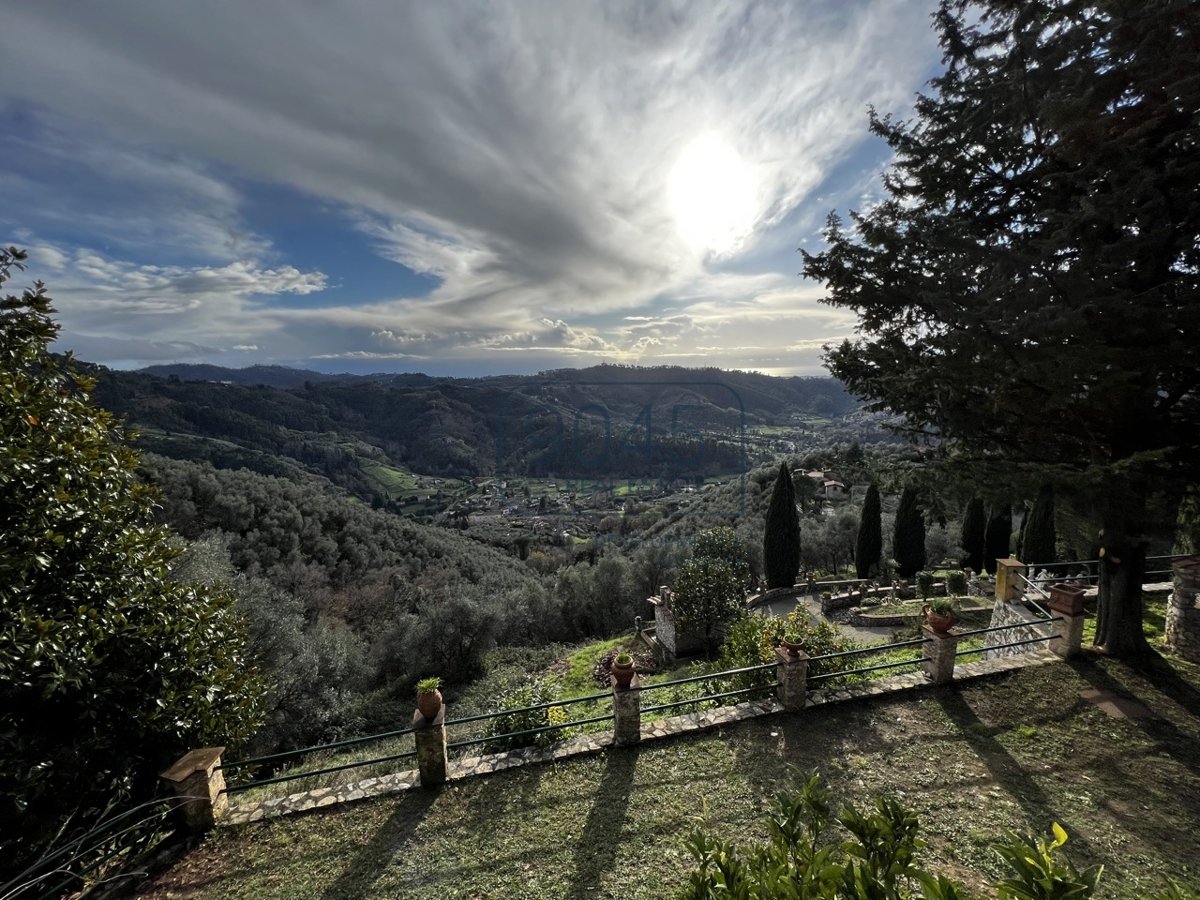 "Il Paradiso": einzigartiges Anwesen in Alleinlage mit Meerblick und Pool in Camaiore - Toskana