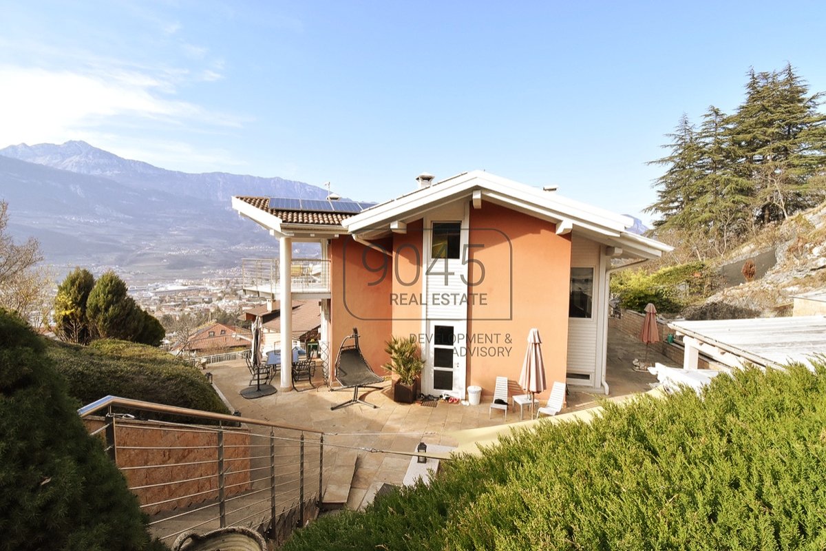 Villa mit Panoramablick und Pool oberhalb von Rovereto - Südtirol / Trentino