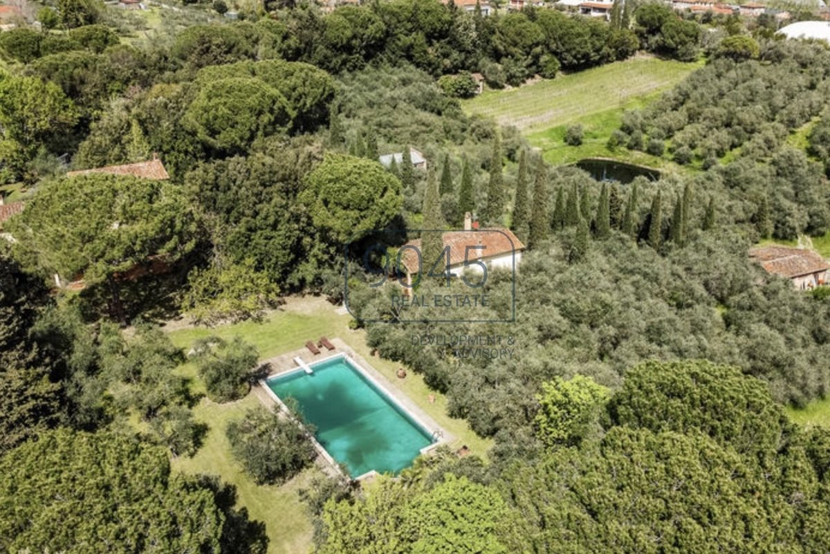 Elegante Villa mit Pool, Weinberg und Olivenhain in Pescia - Toskana