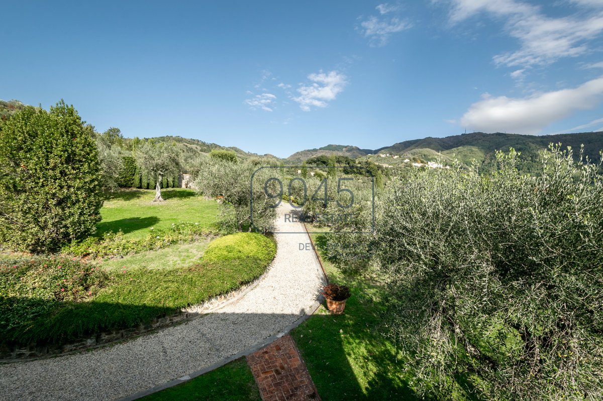 Charmantes Anwesen mit Panoramablick auf den Hügeln von Lucca - Toskana