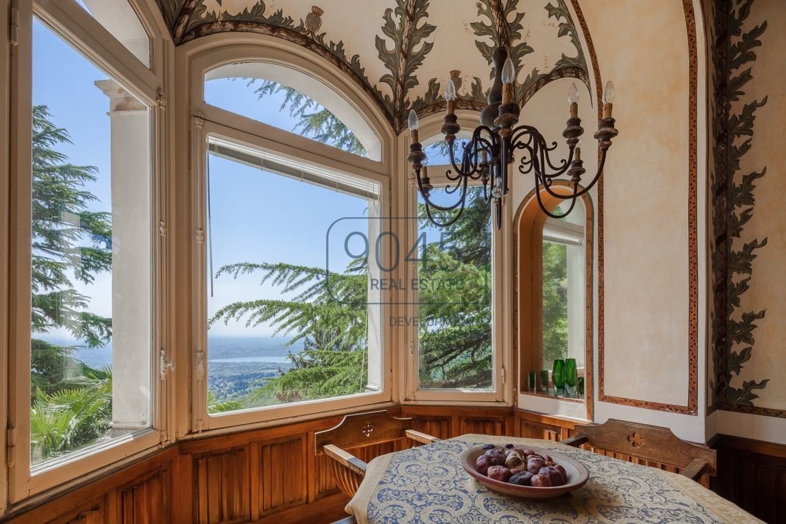 Wunderschöne Villa Liberty mit Seeblick in Varese - Lombardei