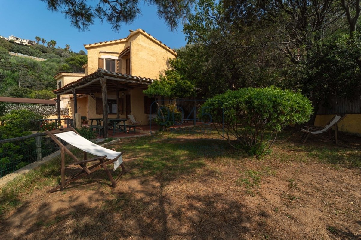 Kleine Villa unweit vom Meer entfernt mit Blick auf den Golf von Cagliari in Maracalagonis - Sardinien