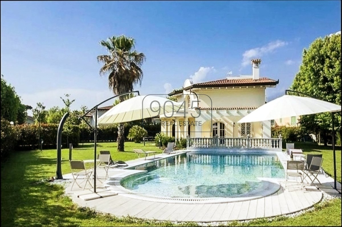 Villa mit Garten und Pool in Forte dei Marmi - Toskana