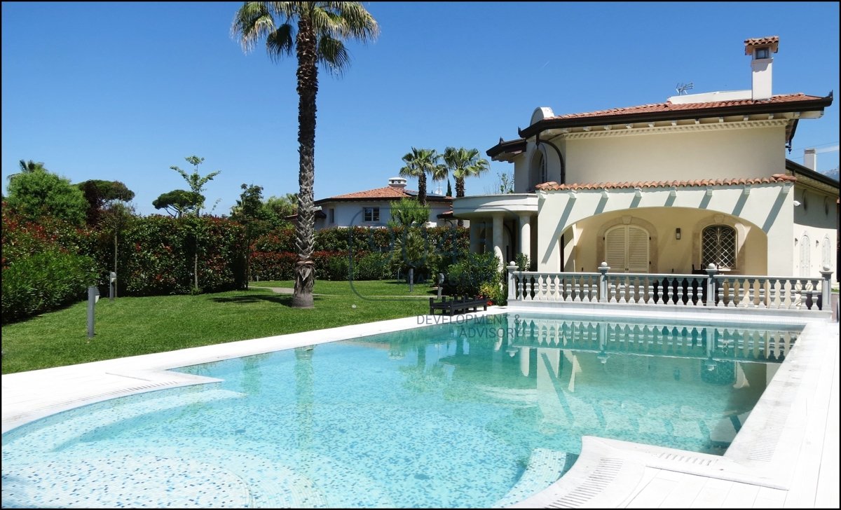 Villa mit Garten und Pool in Forte dei Marmi - Toskana