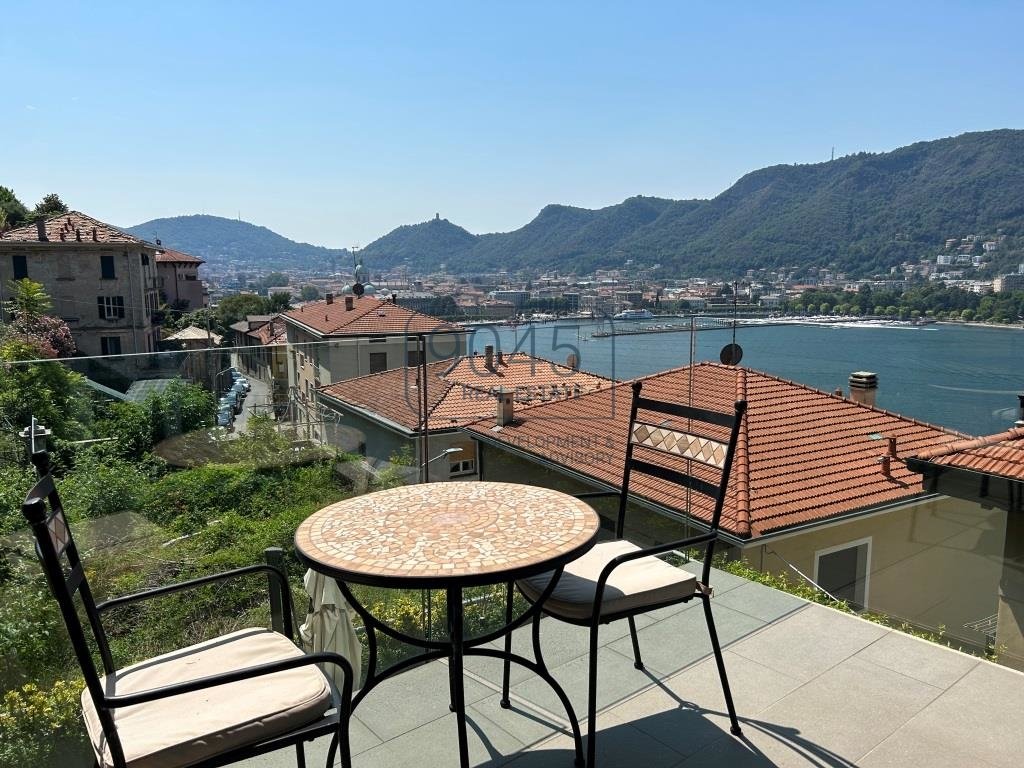 Moderne Wohnung mit Seeblick und Panoramaterrasse am Comersee