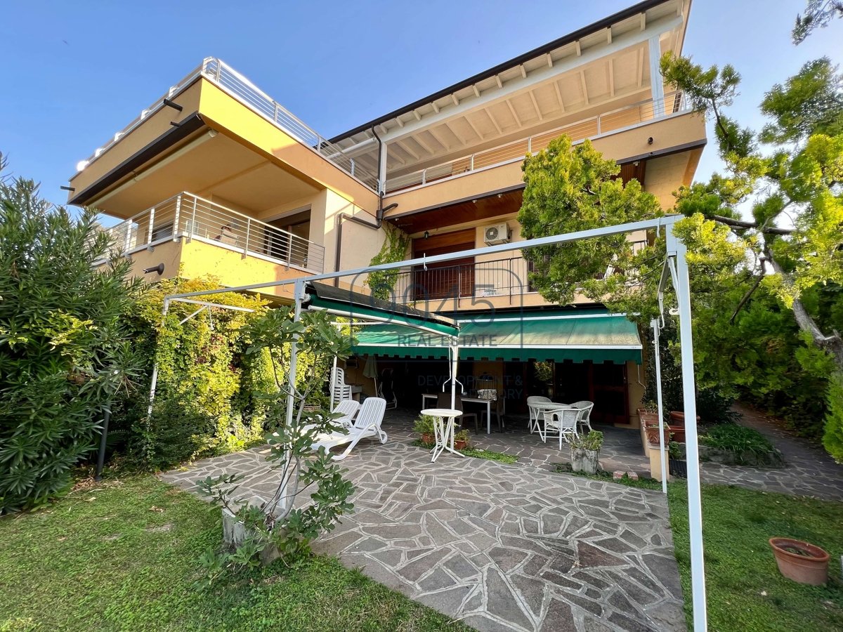 Wohnung mit privatem Garten "Lungolago" in Bardolino - Gardasee