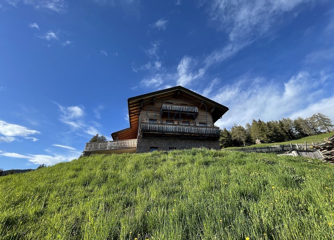 Geschlossener Hof mit Panoramablick in Jenesien - Südtirol