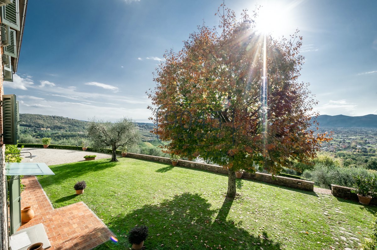 Charmantes Anwesen mit Panoramablick auf den Hügeln von Lucca - Toskana