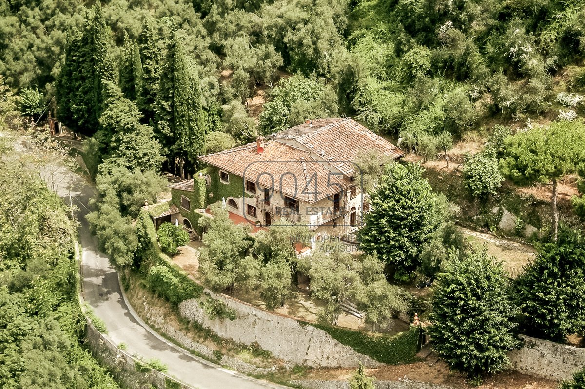 Bauernhaus aus dem 17. Jh. im typisch toskanischen Stil mit Meerblick in Camaiore - Toskana