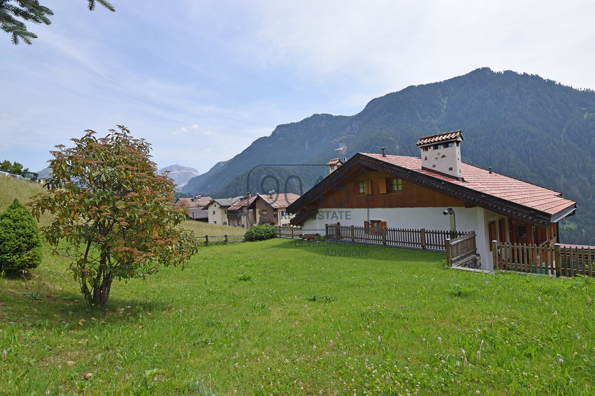 Stilvolles Einfamilienhaus mit zwei Wohnungen in den Dolomiten in Monzon - Südtirol / Trentino