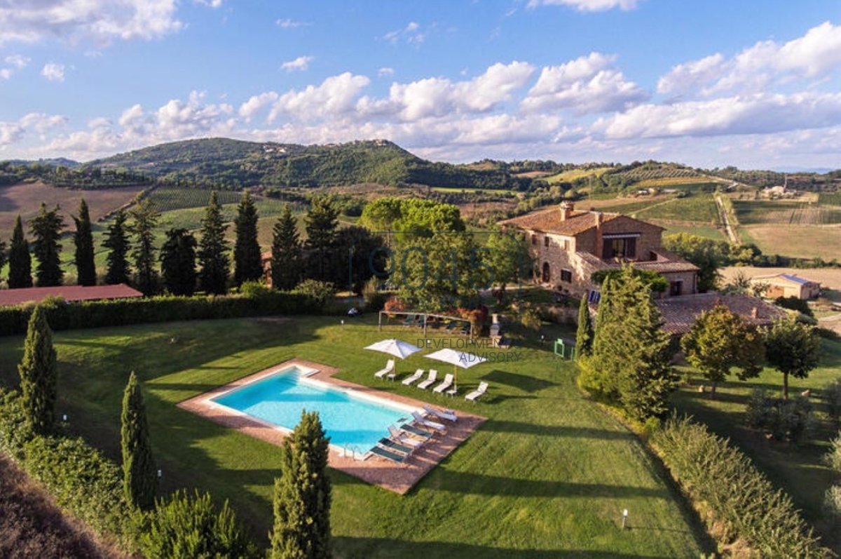 30 ha großes Anwesen mit Pool in Montepulciano - Toskana