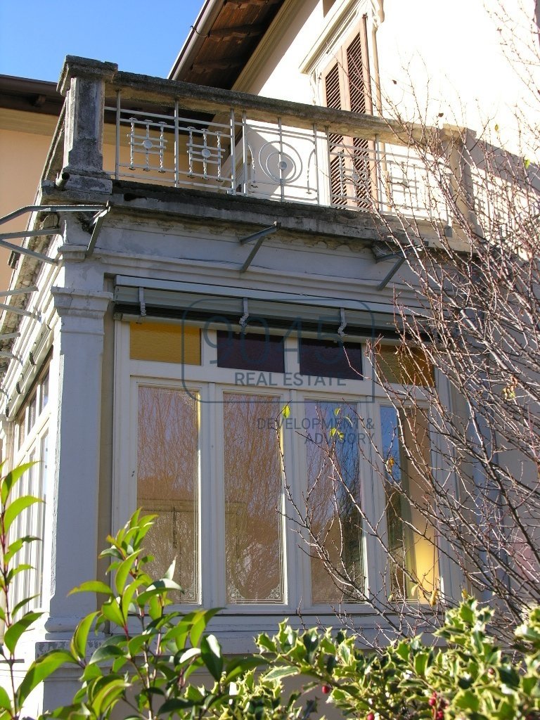 Historische Villa Liberty mit Seeblick und genehmigen Sanierungsprojekt in Lovere - Lago d"Iseo