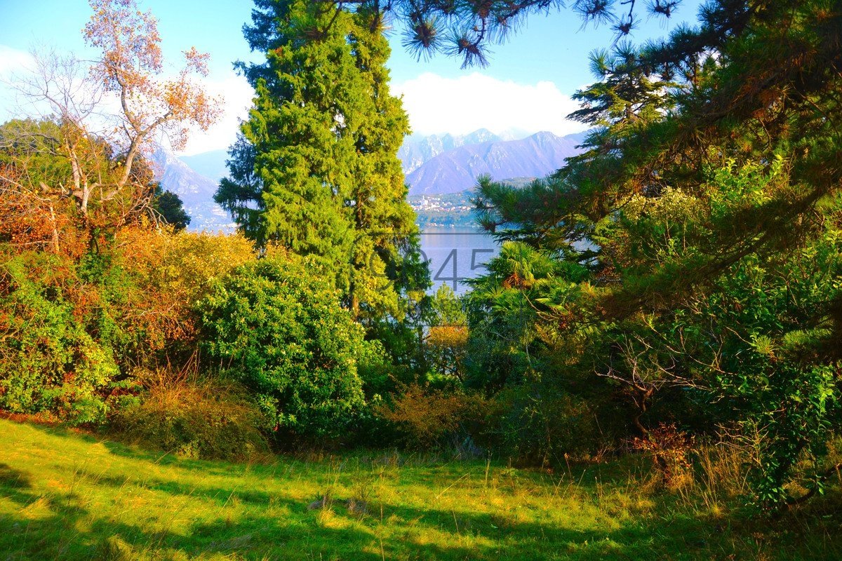 Villa mit Seeblick und eigenem Park in Tavernola Bergamasca - Lago d"Iseo