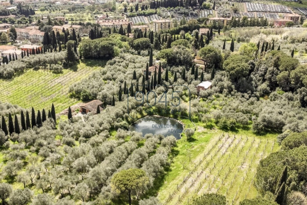 Elegante Villa mit Pool, Weinberg und Olivenhain in Pescia - Toskana