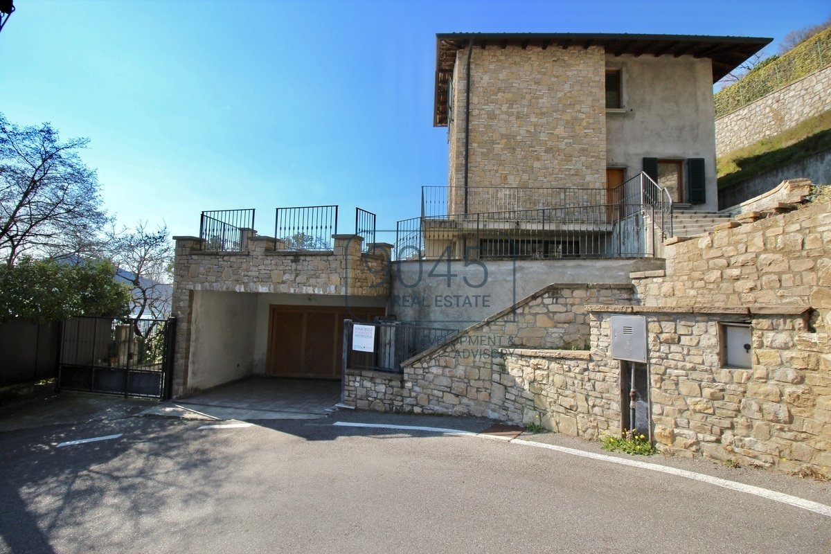 Villa mit Seeblick und eigenem Pool - Lago d"Iseo