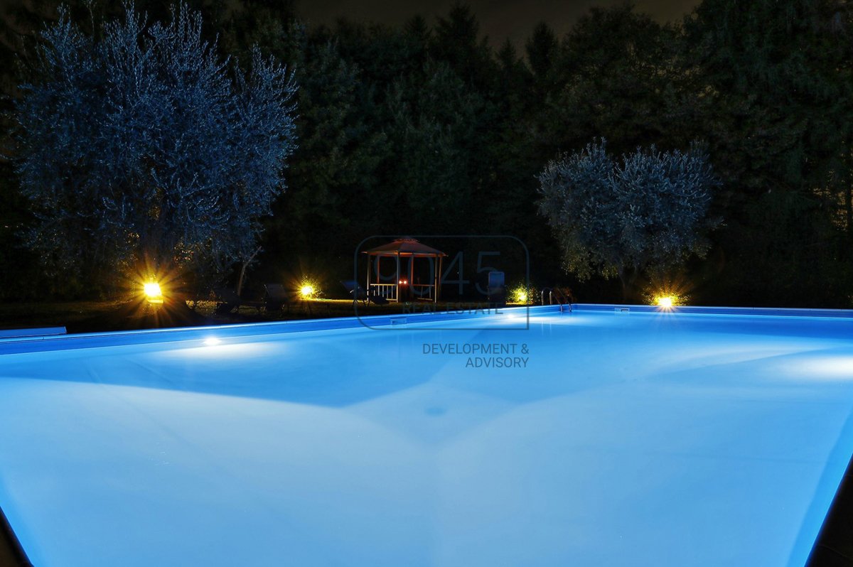 Herrliches Luxusanwesen mit Schwimmbad und Olivenhain auf den Hügeln von Lucca - Toskana