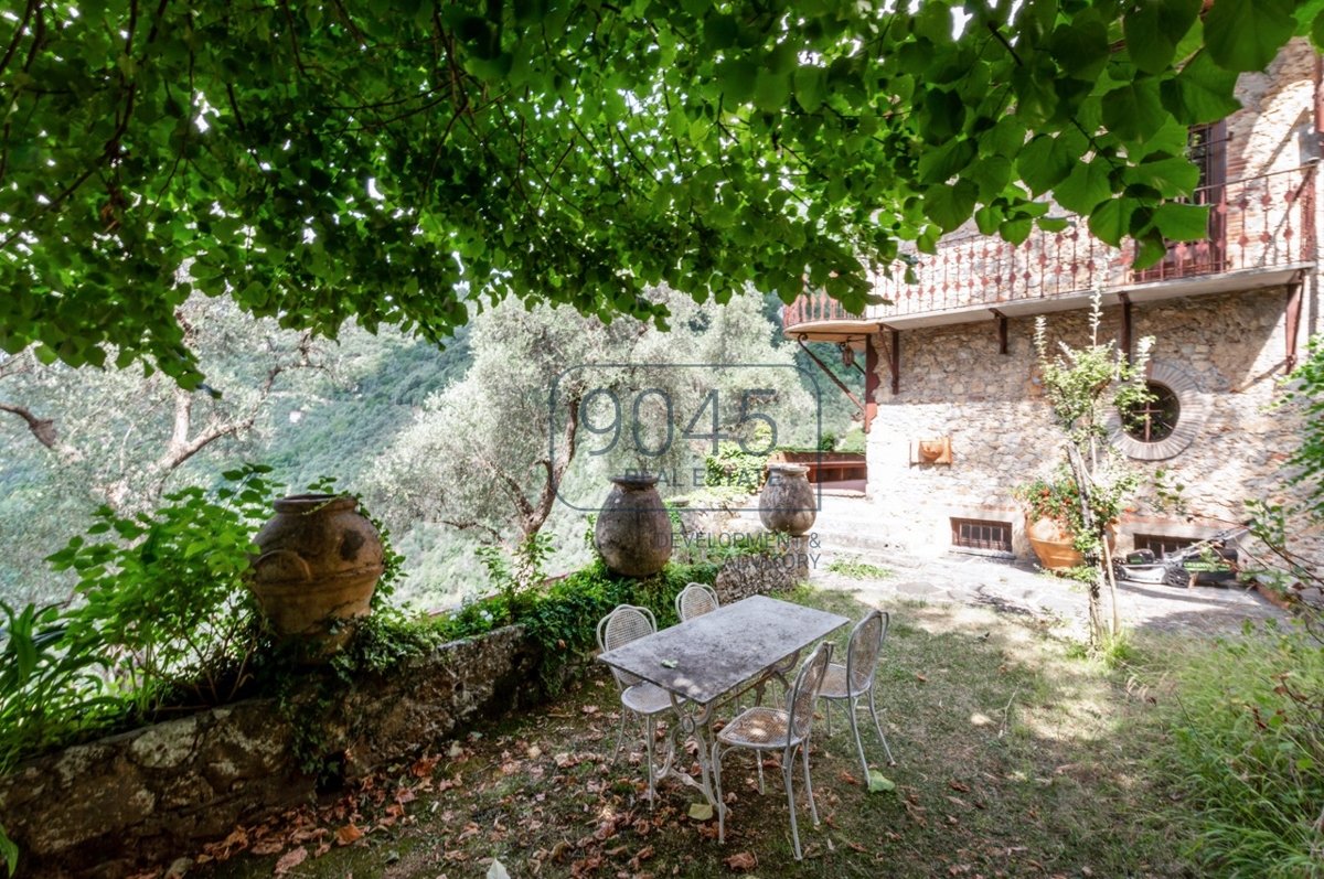 Bauernhaus aus dem 17. Jh. im typisch toskanischen Stil mit Meerblick in Camaiore - Toskana