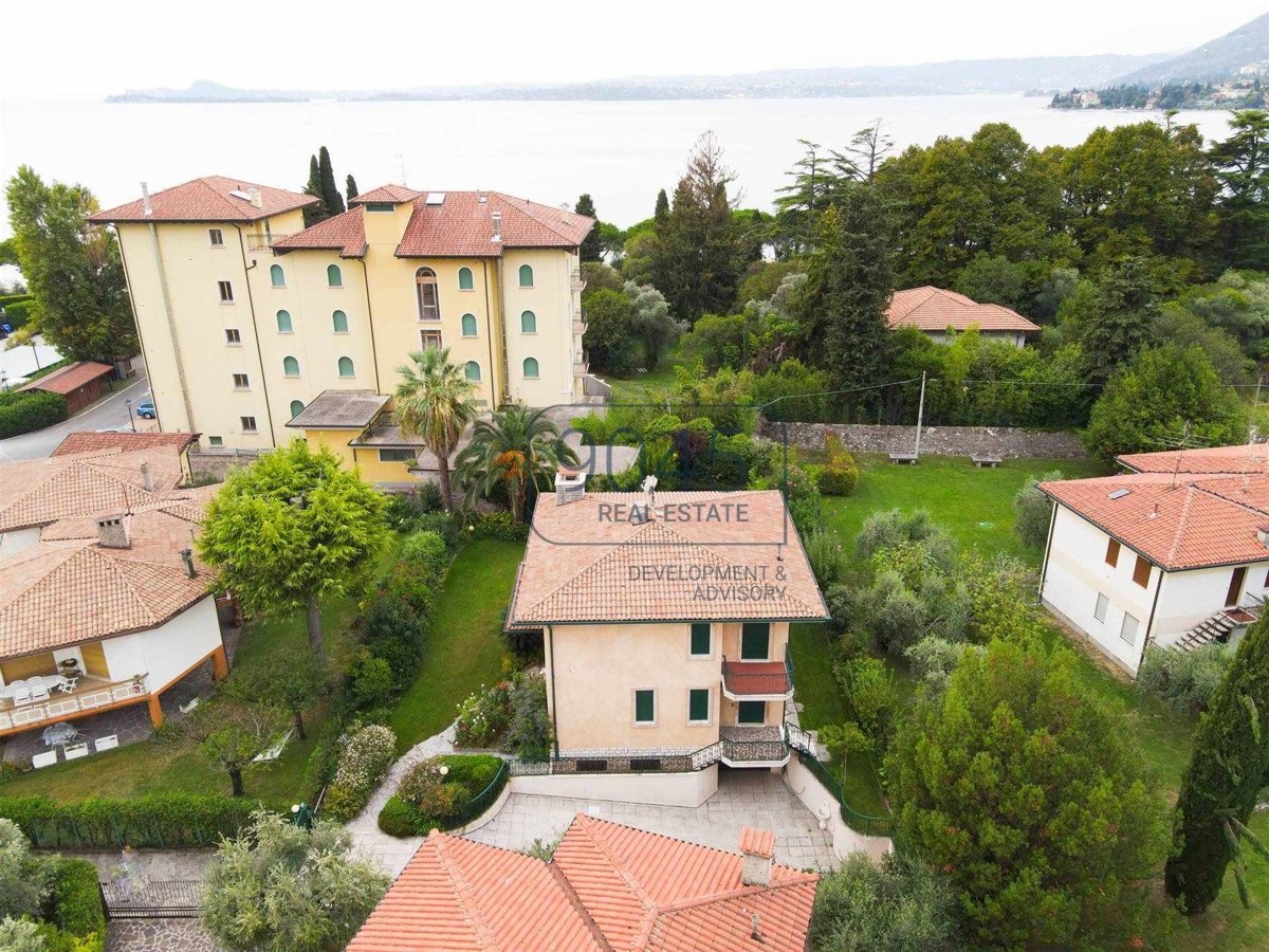 Elegante Villa in unmittelbarer Nähe zur Seepromenade von Maderno - Gardasee