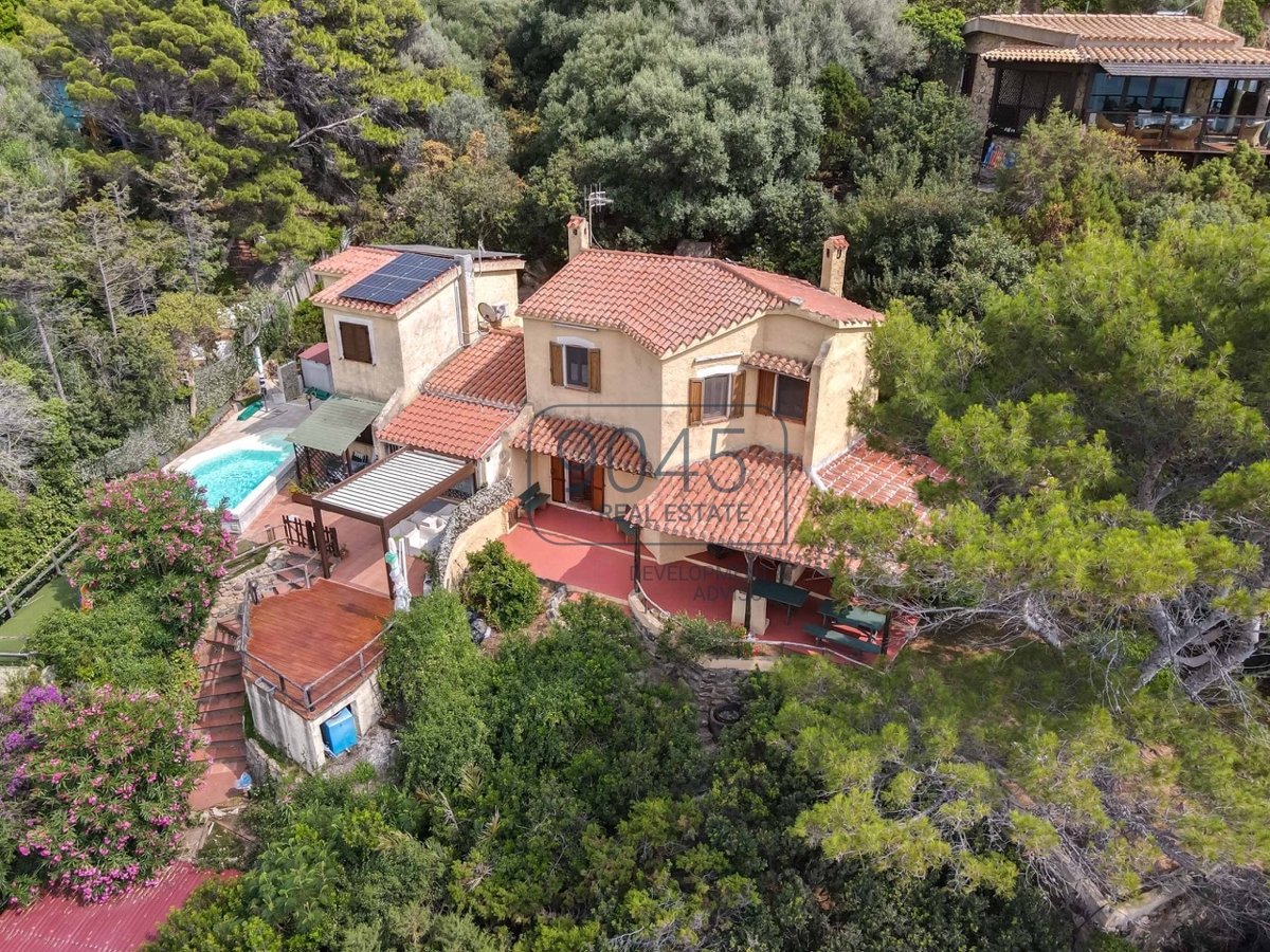 Kleine Villa unweit vom Meer entfernt mit Blick auf den Golf von Cagliari in Maracalagonis - Sardinien