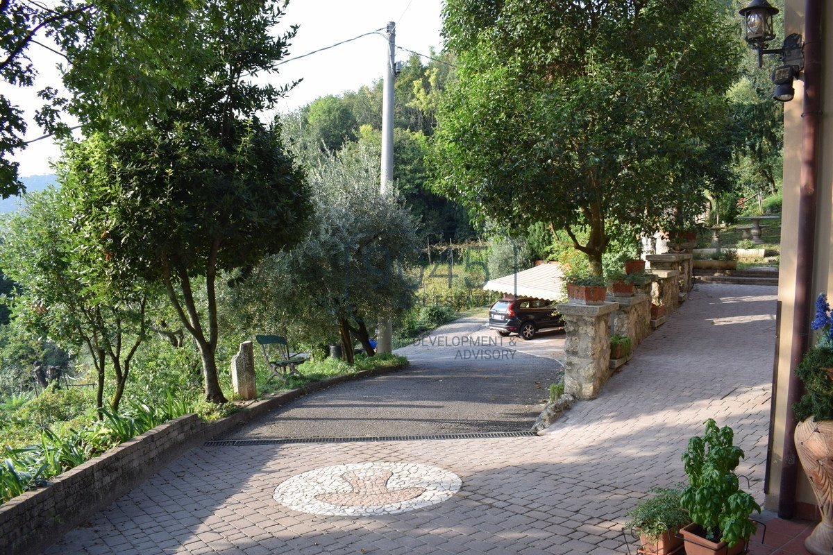 Historische Villa mit kleinem Weingut in erhabener Lage in Coccaglio - Lago d"Iseo